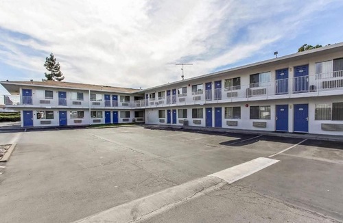 Santa Clara Hotel | Super 8 by Wyndham Santa Clara