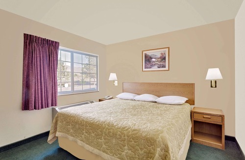 Battle Mountain Hotel | Super 8 by Wyndham Battle Mountain
