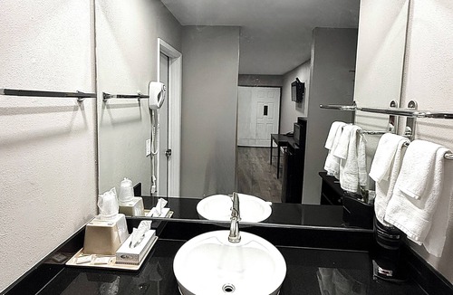 Visalia Hotel | Super 8 by Wyndham Visalia
