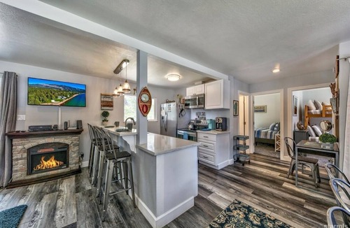 Tahoe Paradise House | Super adorable fully updated house -views of the mountains from backyard.