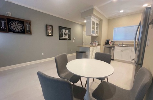 Santa Clara Condo | SUPER BOWL 7 MINUTES AWAY - LEVI'S STADIUM Themed 2bedApt w BEST location fully stocked 2 parking