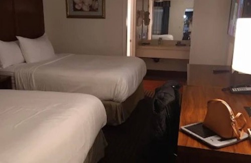 North Whisman Hotel | Super Bowl Stay at Ramada Inn Mountain View. 2 Queens Perfect!