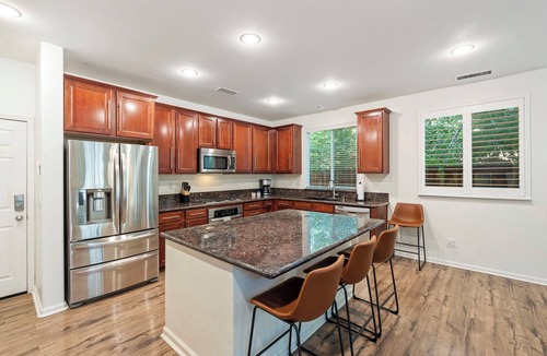 Reno House | Super Cozy 5-Bedroom 2 living room Family Getaway