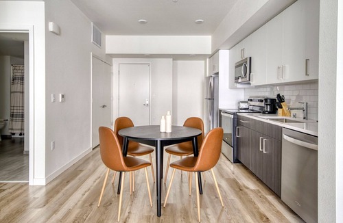 Hayward Apartment | Superb Hayward 1BR w/Heated Pool & On-Site Dining, by Blueground