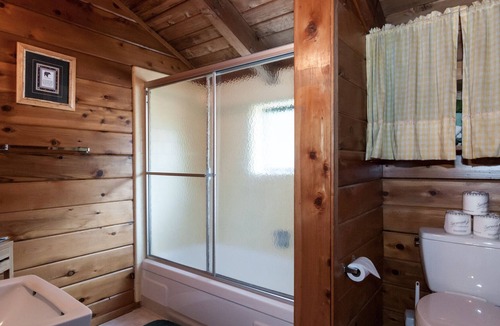 Chamberlands Cabin | Sweet Chambers cabin with full access to, pool,bch tennis, walk 2 beach