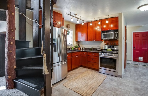 Twain Harte Cabin | Sweet Retreat: Private Lake Access! Ski Dodge, Swim Pinecrest, Fast WiFi & AC.