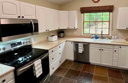 Groveland House | Swim & Golf! 'Jackson Mill Cottage' in Groveland