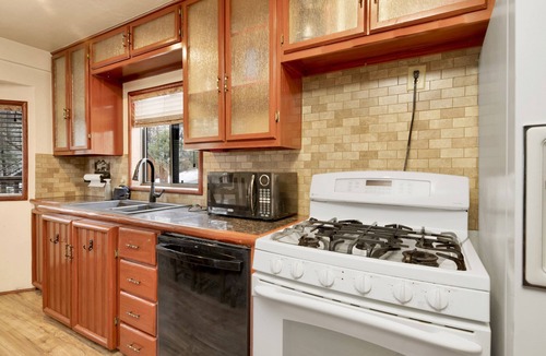 Big Bear Lake Cabin | Swiss Delight Family Retreat w/Hot Tub + Games