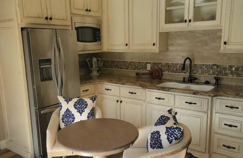 Simi Valley House | t Adorable- Entire Guest House: Pool, Hot Tub, Beautiful Fountain & Huge Patio!