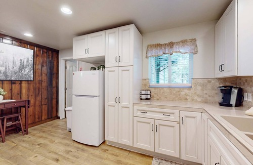 North Upper Truckee House | Tahoe Getaway: Spacious Deck, Fireplace & Family-Friendly