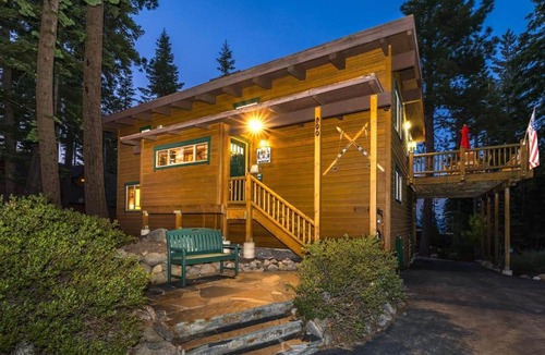 Chamberlands House | Tahoe Group Oasis | 5BR, EV Charger & Fast Wifi