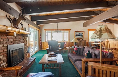 Chamberlands House | Tahoe Group Oasis | 5BR, EV Charger & Fast Wifi