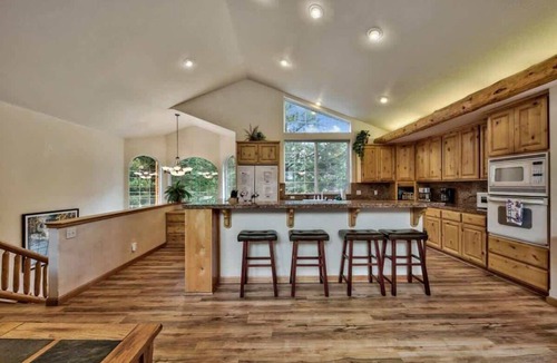 North Upper Truckee Cabin | Tahoe Home Base: Hot Tub, Pool Table, Fireplaces