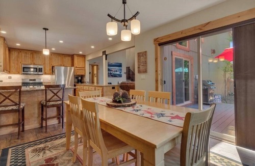 Tahoma Cabin | Tahoe Sugarlodge Near Trails, Beach & Homewood
