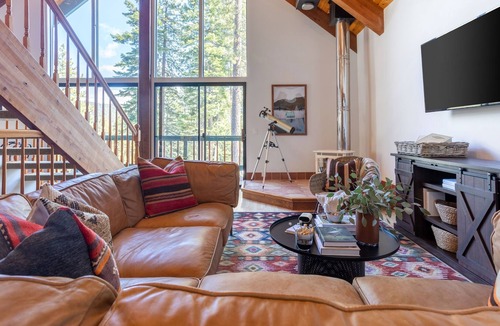 Incline Village Cottage | Tallac by Avantstay Secluded & Woodsy Tahoe Cabin in Incline Village
