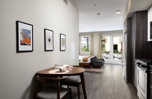 Orange Apartment | Tangerine Terrace - FIFA Ready!