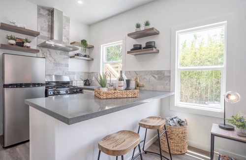 Piedmont Avenue House | Temescal Bungalow, Gated Parking, Pet Friendly, UC Berkleyn