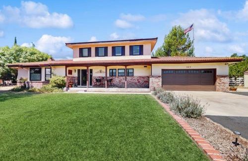 Templeton House | Templeton Top of the Hill View Home