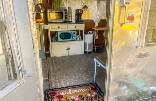 Wofford Heights Apartment | The 1963 Silver Streak – Retro Glam Retreat