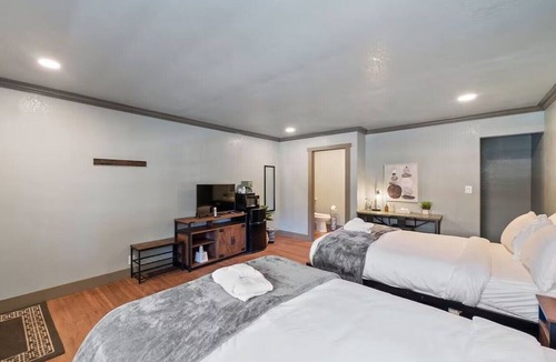 Lakeside Park Cabin | The Aspen Double Queen