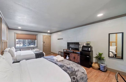 Lakeside Park Cabin | The Aspen Double Queen