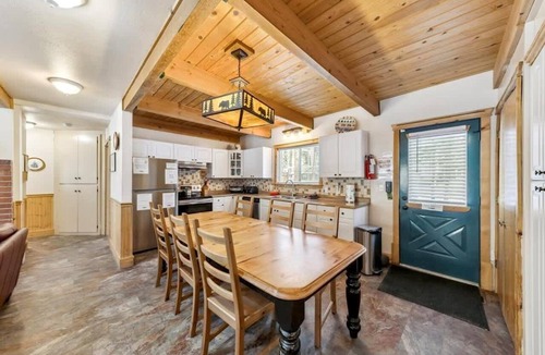 Montgomery Estates House | The Bear's Den: Hot Tub, Game Loft, NearHeavenly