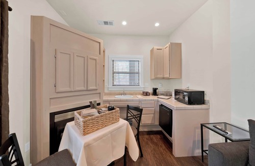O'Brien Bed & Breakfast | The Black Tail Deer- Private Room With a Forest View!