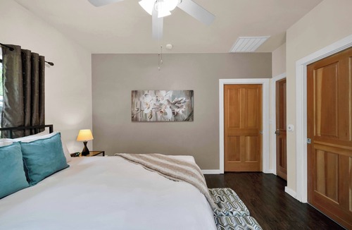 O'Brien Bed & Breakfast | The Black Tail Deer- Private Room With a Forest View!