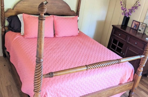 Salyer House | "The Bridge House" Relax & Recharge in a Spacious 5-Bedroom House: Pool, Wifi
