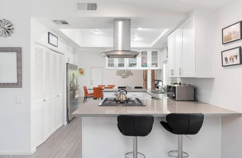 Palm Springs Apartment | The Compadre Estate - Ping Pong, Wet Bar, Pool