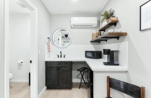 Three Rivers House | The Congress Sequoia Motel RM6