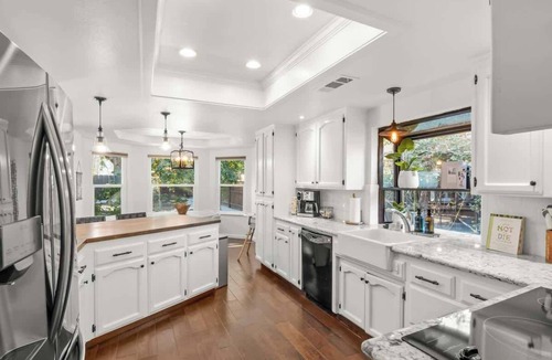 Raisin House | The Del Mar Haven - Luxurious Retreat in Fresno