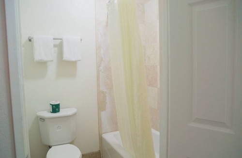 Little Armenia Hotel | The Emerald Inn on Sunset