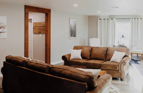 Springville House | The Farmhouse at Mt. Dennison/Entire Home In Balch Park 2 Mi From Sequoia Forest