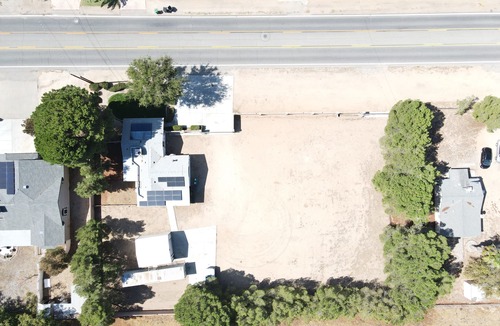 Quartz Hill House | The Farmhouse in Quartz Hill Full RV Hookups Secure Gated Lot