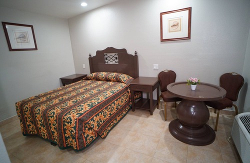 Lynwood Hotel | The Fly Inn