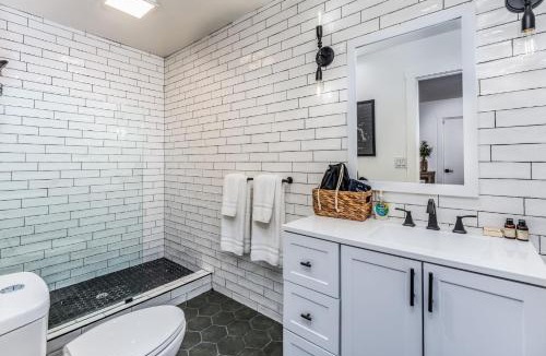 Oakhurst House | The Four Daughters Inn