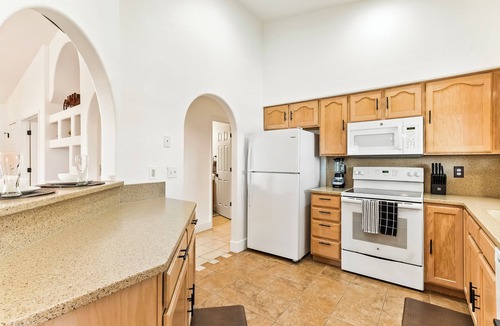 Sunridge Estates House | The Golden Oasis : Pool & Game Room 4BDRM 3BATH 12BED