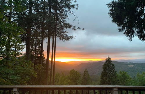 Mi-Wuk Village House | The Grand View- Gorgeous Family Friendly 4 bedroom home with Game Room.