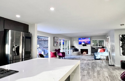 Whittier House | The Grand Whittier 35 Mins, Disneyland, Knotts, Dodger Stadium, Hollywood, DTLA.