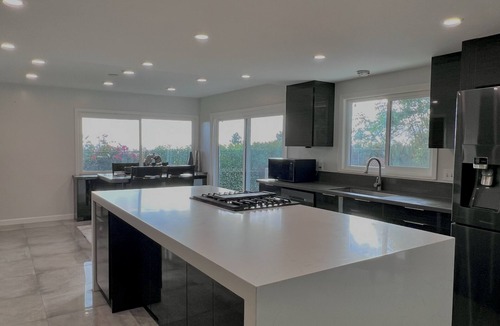 Whittier House | The Grand Whittier 35 Mins, Disneyland, Knotts, Dodger Stadium, Hollywood, DTLA.