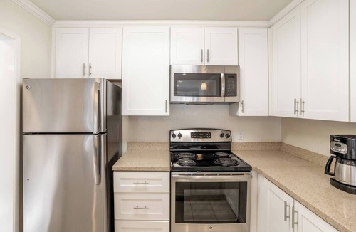 Belmont Apartment | The Grove- Parking, Gym and BBQ grill