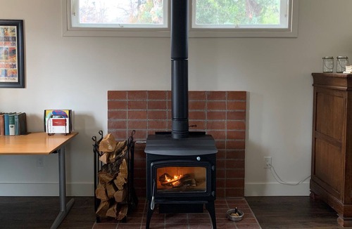 Lake Hughes Apartment | The Guesthouse at Hidden Acres