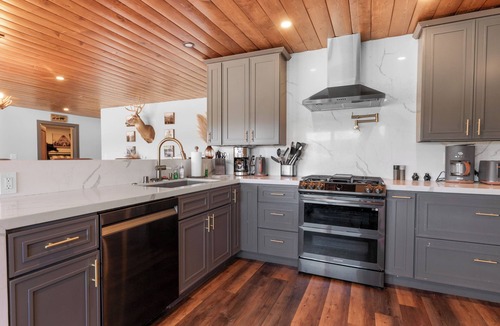 Fawnskin Cabin | The Lazy Bear - Fawnskin Modern | Lake Views, Deck, BBQ