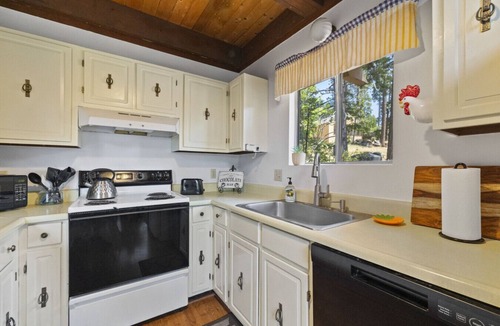 Mi-Wuk Village Cabin | The Lodge 108-Family & Pet Friendly Ski Cabin