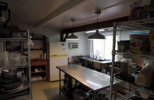 Garberville House | "The Lodge" River Access 2 Kitchens Dines 18 ppl