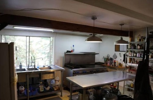 Garberville House | "The Lodge" River Access 2 Kitchens Dines 18 ppl