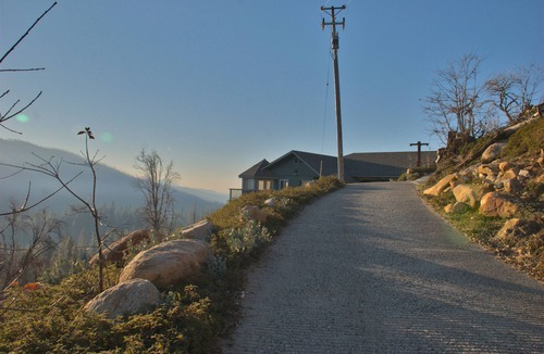 Fish Camp House | The Logger's Retreat at Yosemite - Epic Views! - Family-Friendly - Hot Tub!