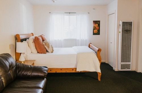 Long Barn Cabin | The Long Barn Lodge - Homey Cabin A