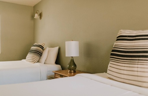 Long Barn Cabin | The Long Barn Lodge - Luxury Cabin L